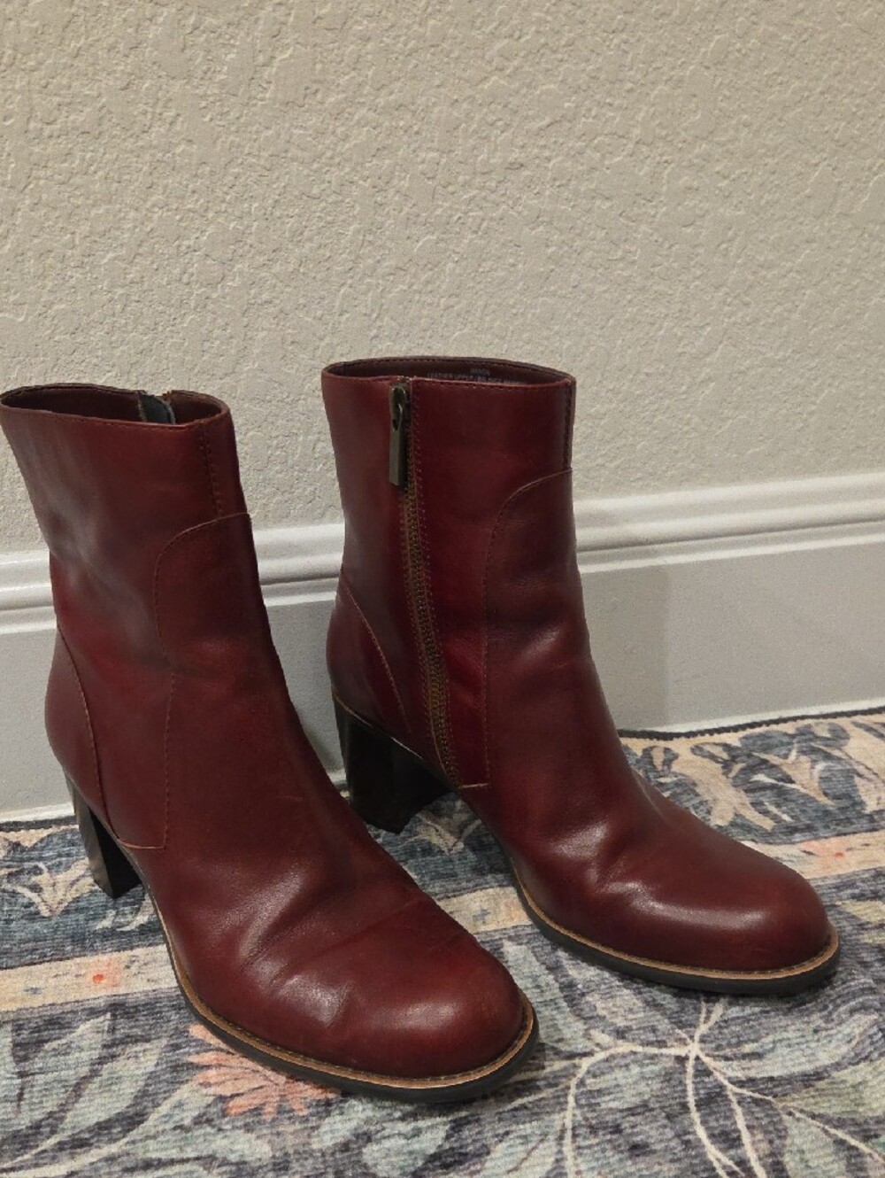 Liz Claiborne Flex Burgandy Red Zip Ankle Boots Stacked Block Heel Leather 8.5